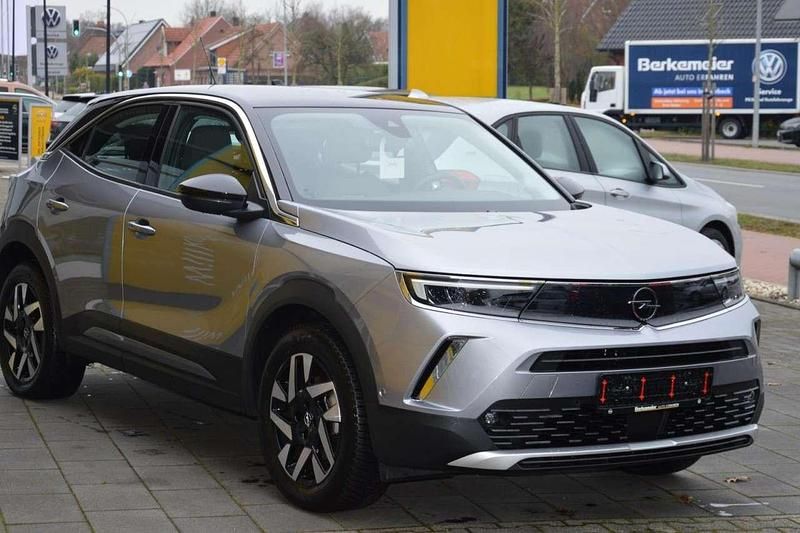 Gebraucht Opel Mokka-e Elegance 100 kW (136 PS) 2022 Kontrast grauquarz silber (metallic) SUV
