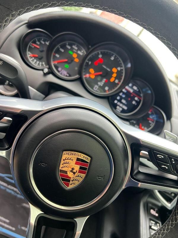 Używany Porsche Cayenne 262 KM (192 kW) 2015 Czarny SUV