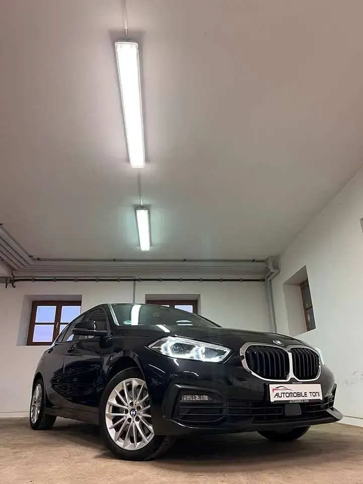 Gebraucht BMW 120 Advantage 190 PS (139 kW) 2023 Saphirschwarz metallic Kleinwagen