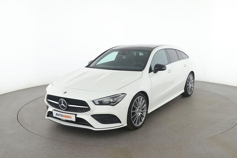 Weiß Gebraucht 2020 Mercedes CLA200 Shooting Brake AMG line Kombi | 29.090 € (Teuer) - Bild 1/4