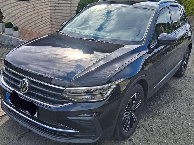 Schwarz Gebraucht 2021 VW Tiguan United SUV | 23.900 € (Guter Preis) - Bild 1/4