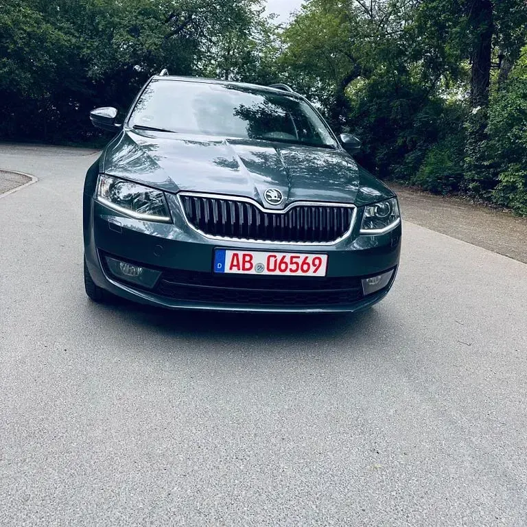 Gebraucht Skoda Octavia Elegance 150 PS (110 kW) 2015 Grau Kombi