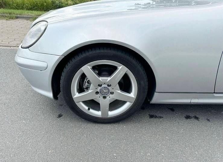 Gebraucht Mercedes SLK230 197 PS (144 kW) 2002 Silber Cabrio