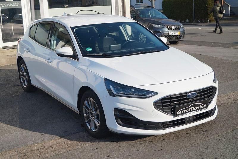 Gebraucht Ford Focus Titanium 125 PS (91 kW) 2023 Weiß Limousine
