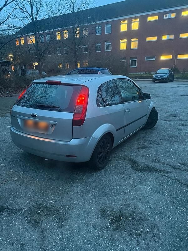 Gebraucht Ford Fiesta 70 PS (51 kW) 2005 Grau Kleinwagen