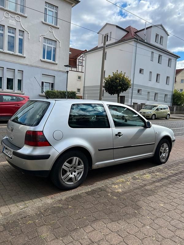 Silber Gebraucht 2004 VW Golf IV Kleinwagen | 800 € (Superpreis) - Bild 1/4