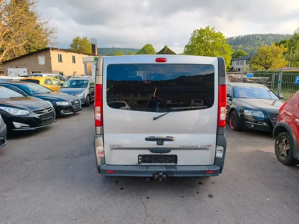 Gebraucht Opel Vivaro 114 PS (83 kW) 2008 Silber Van / Kleinbus