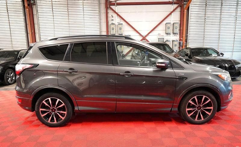 Gebraucht Ford Kuga ST-Line 150 PS (110 kW) 2017 Grau SUV