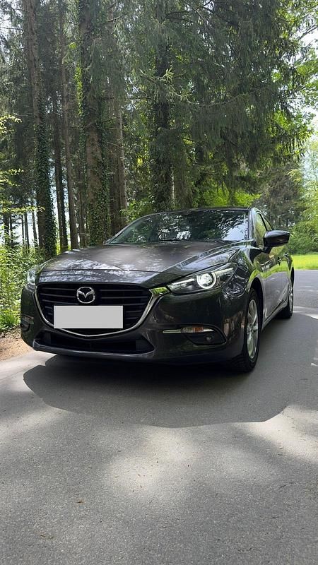 Grau Gebraucht 2017 Mazda 3 Limousine | 11.999 € (Fairer Preis) - Bild 1/4