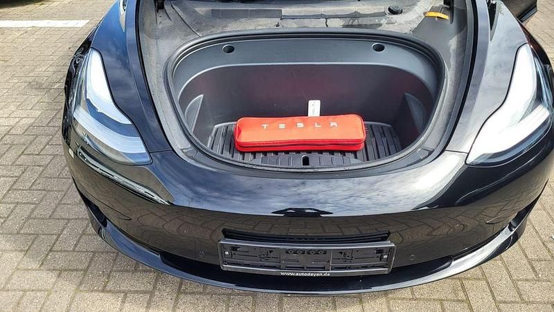 Second-hand Tesla Model 3 239 kW (325 CP) 2020 Negru Berlinǎ