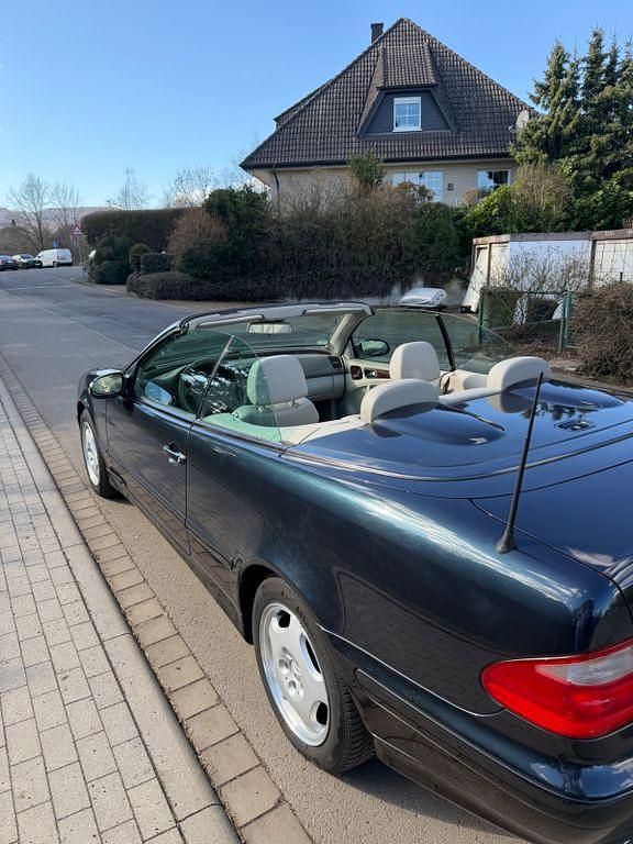 Gebraucht Mercedes CLK200 163 PS (119 kW) 2000 Schwarz Cabrio