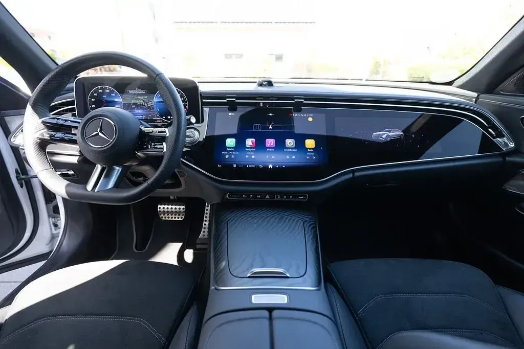 Gebraucht Mercedes E300 AMG 313 PS (230 kW) 2025 Weiß Limousine