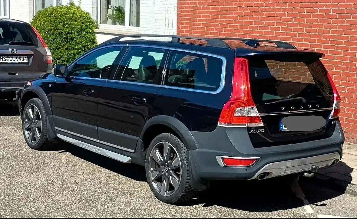 Gebraucht Volvo XC70 181 PS (133 kW) 2016 Blau Kombi
