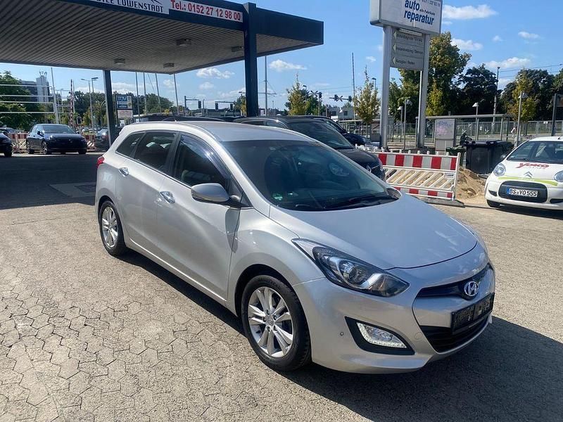 Gebraucht Hyundai i30 Style 135 PS (99 kW) 2012 Silber Kombi