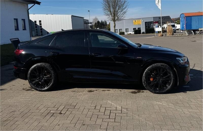 Schwarz Gebraucht 2020 Audi e-tron Sportback S-Line SUV | 35.000 € (Fairer Preis) - Bild 1/4