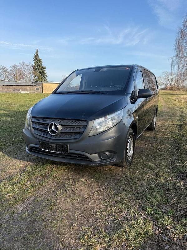 Gebraucht Mercedes Vito 115 PS (84 kW) 2015 Schwarz Van