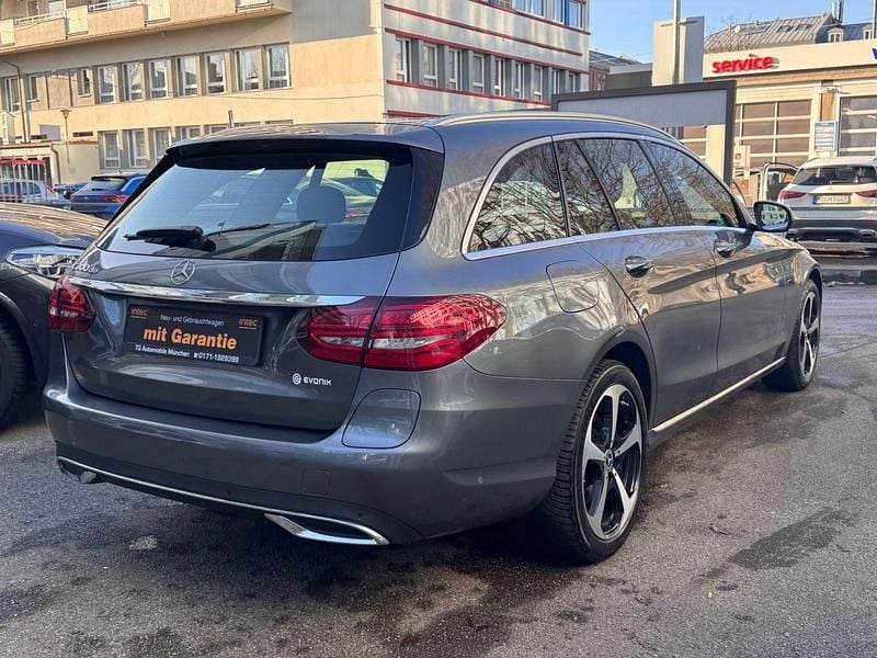 Gebraucht Mercedes C300e 306 PS (225 kW) 2021 Grau Kombi