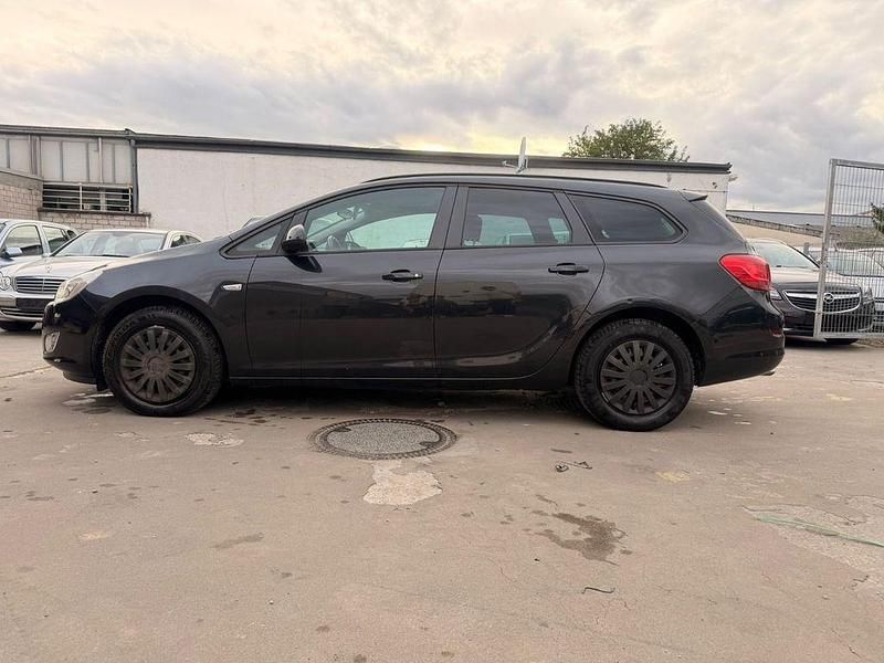 Gebraucht Opel Astra Edition 165 PS (121 kW) 2011 Schwarz Kombi