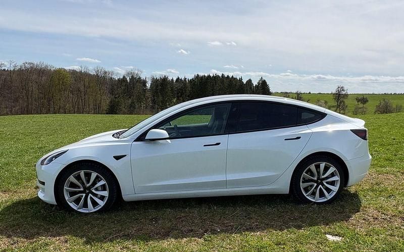 Gebraucht Tesla Model 3 Standard Range Plus 239 kW (325 PS) 2021 Weiß Limousine