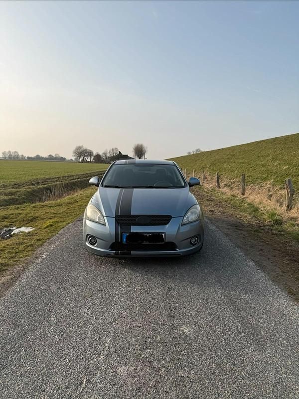 Second-hand Kia Ceed 144 CP (105 kW) 2009 Albastru Hatchback