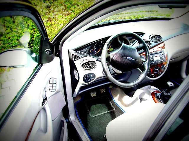 Gebraucht Ford Focus Ghia 116 PS (85 kW) 1999 Schwarz metallic Kombi