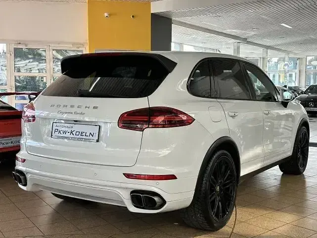 Gebraucht Porsche Cayenne Turbo Chrono 520 PS (382 kW) 2015 Weiß SUV