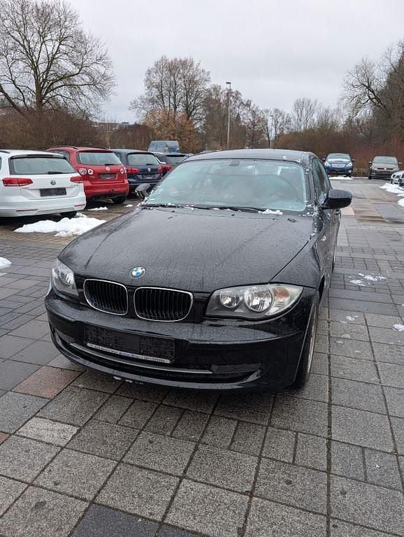 Gebraucht BMW 116 122 PS (89 kW) 2010 Schwarz Kleinwagen