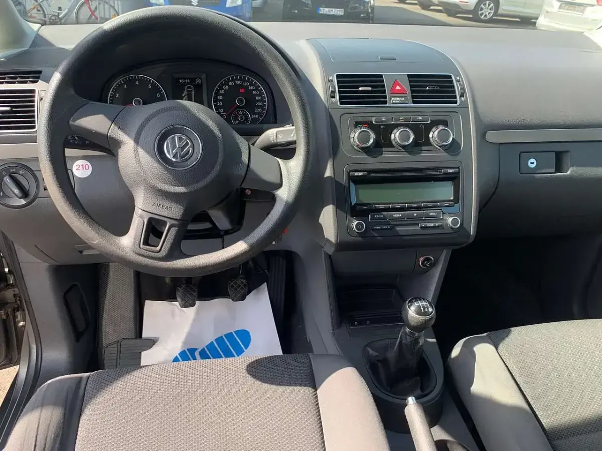 Gebraucht VW Touran Trendline 105 PS (77 kW) 2010 Pepper grey metallic Van / Kleinbus