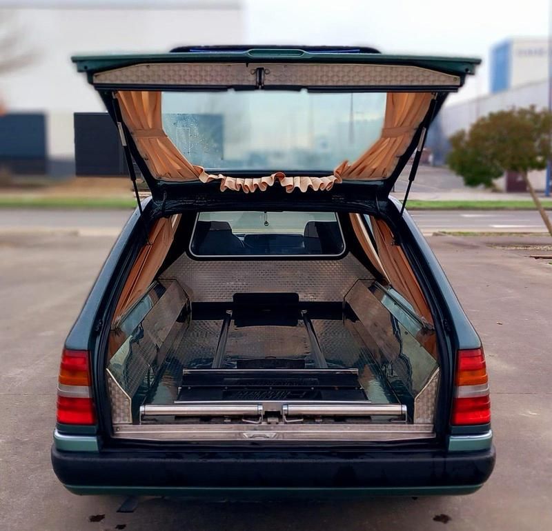 Gebraucht Mercedes 250 86 PS (63 kW) 1994 Grün Kombi