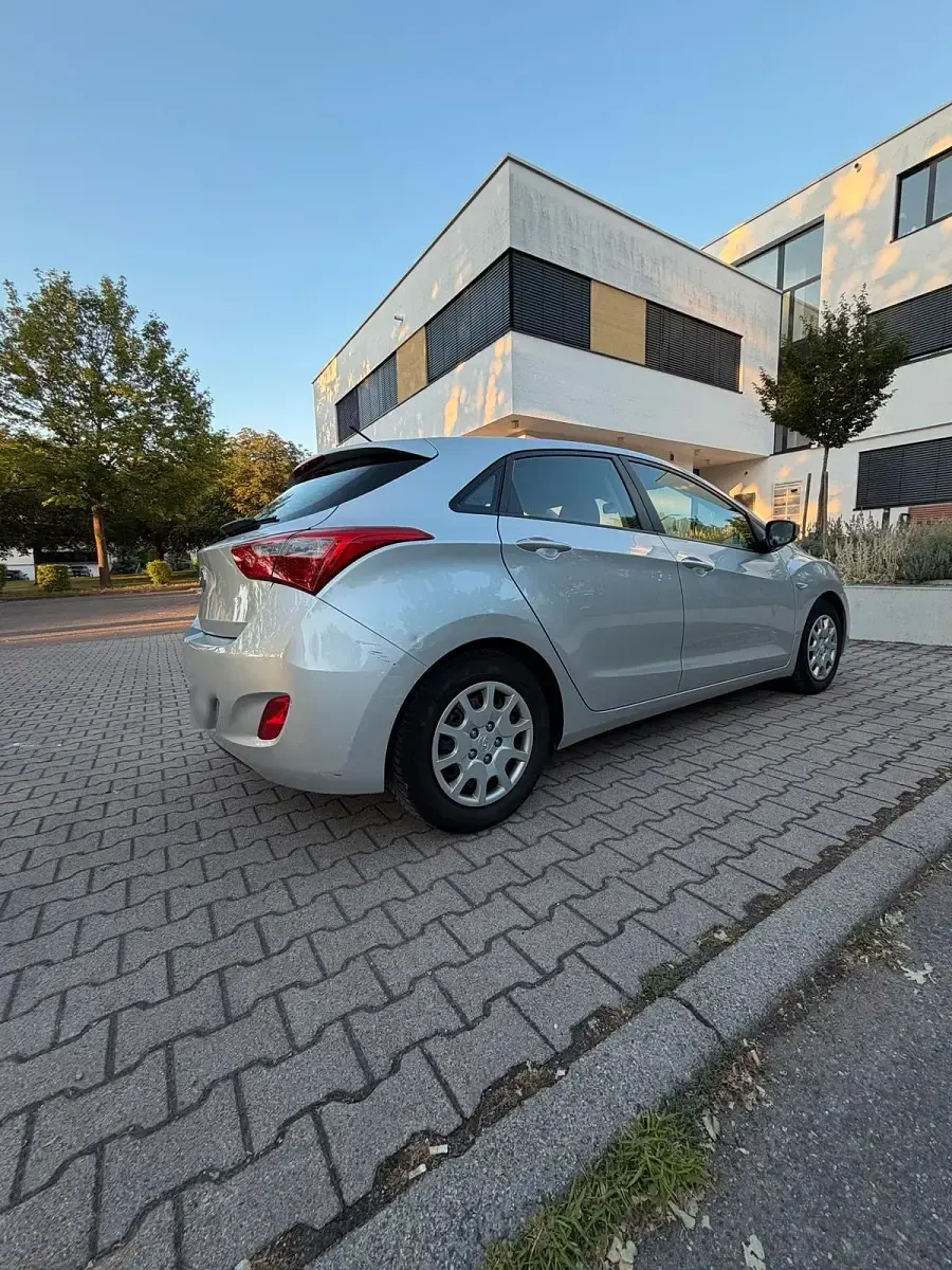Gebraucht Hyundai i30 109 PS (80 kW) 2014 Andere farben Limousine