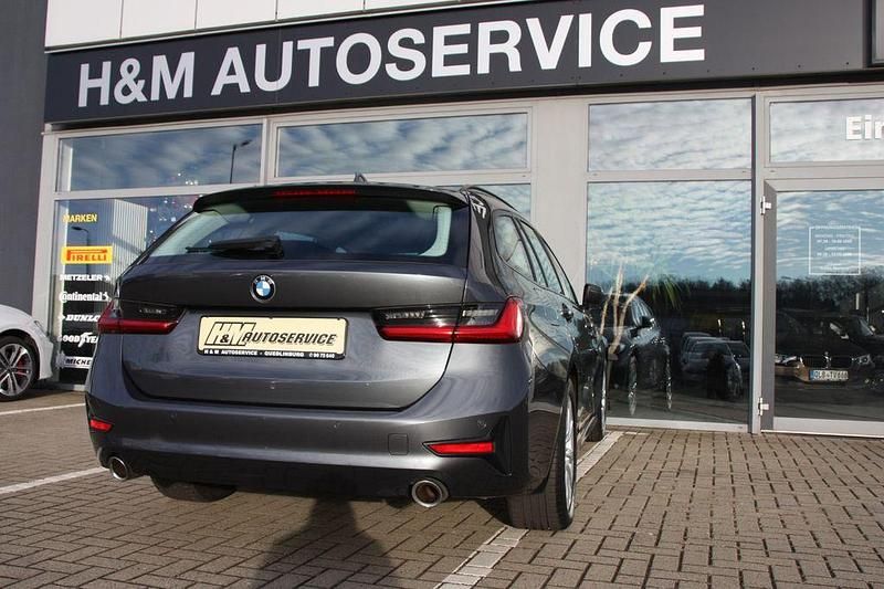 Gebraucht BMW 318 Advantage 156 PS (114 kW) 2020 Grau Kombi