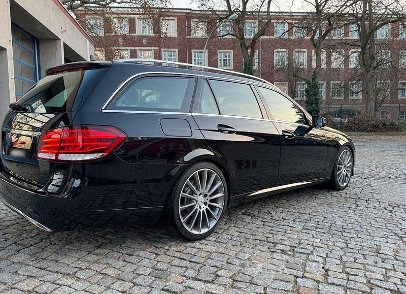 Gebraucht Mercedes E220 AMG 170 PS (125 kW) 2015 Schwarz Kombi