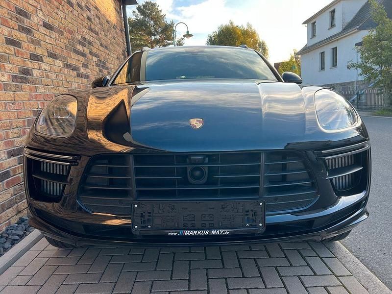 Gebraucht Porsche Macan Turbo 441 PS (324 kW) 2020 Tiefschwarz SUV