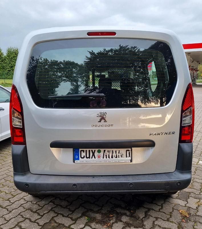 Gebraucht Peugeot Partner 99 PS (72 kW) 2018 Silber Van / Kleinbus