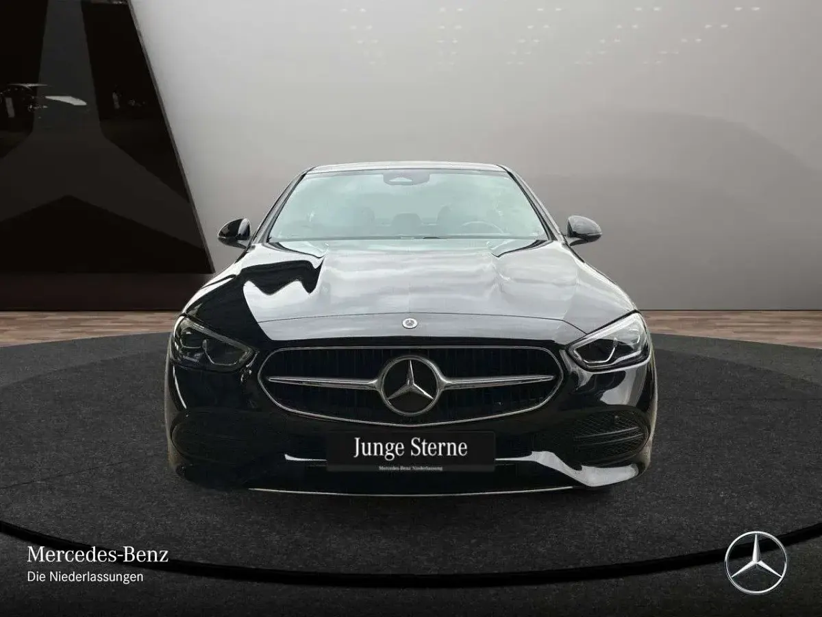 Gebraucht Mercedes C300 Avantgarde 265 PS (194 kW) 2022 Obsidianschwarz Limousine
