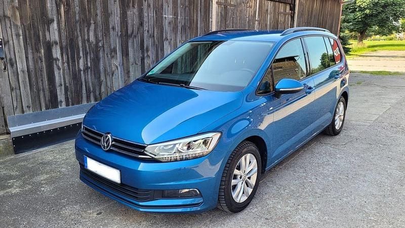 Blau Gebraucht 2019 VW Touran Comfortline Van / Kleinbus | 19.500 € (Superpreis) - Bild 1/4