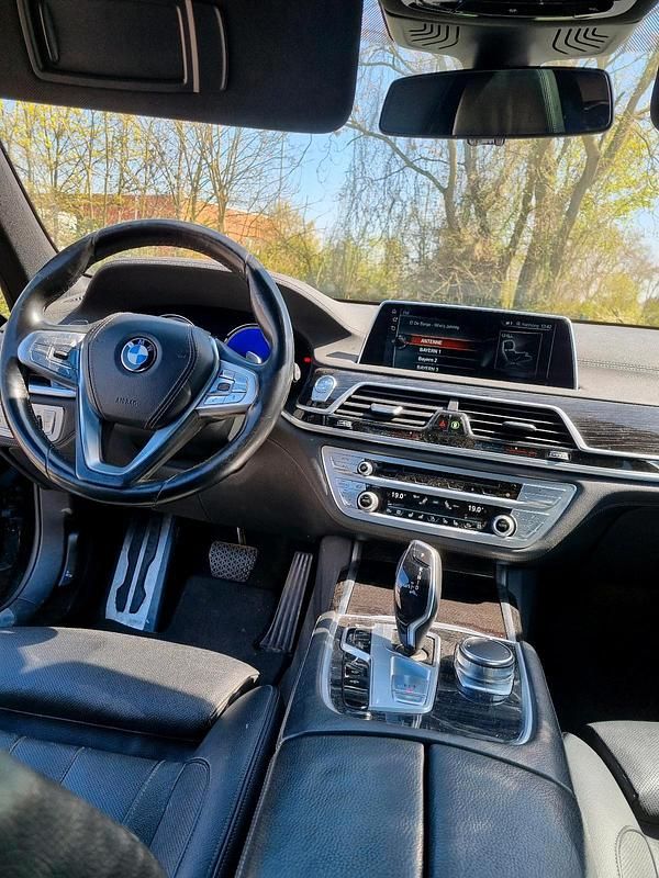 Schwarz Gebraucht 2017 BMW 730 Limousine | 26.400 € (Superpreis) - Bild 1/4
