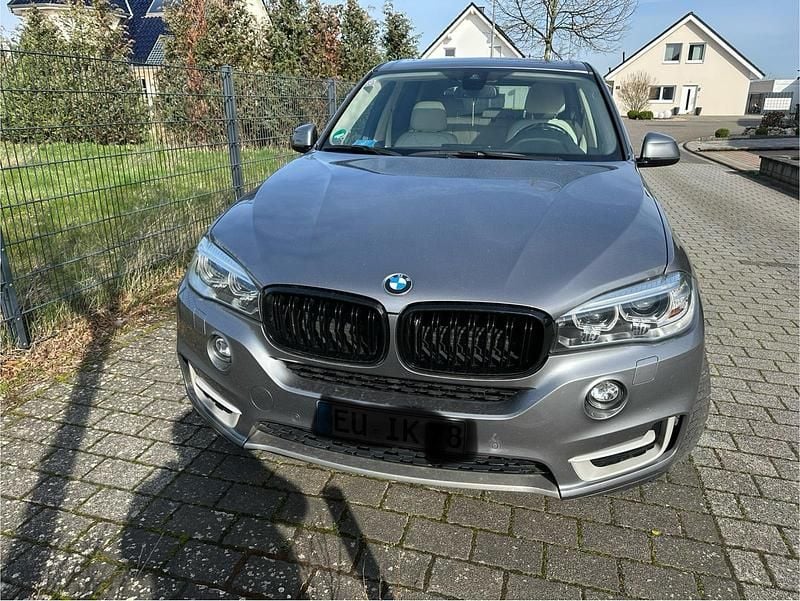 Grau Gebraucht 2016 BMW X5 SUV | 20.500 € (Superpreis) - Bild 1/4