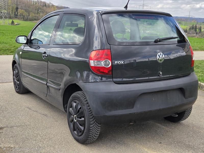 Usado VW Fox 54 HP (39 kW) 2008 Cinzento Citadino