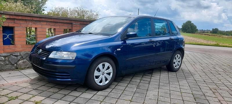 Blau Gebraucht 2005 Fiat Stilo Kleinwagen | 1.100 € (Fairer Preis) - Bild 1/4