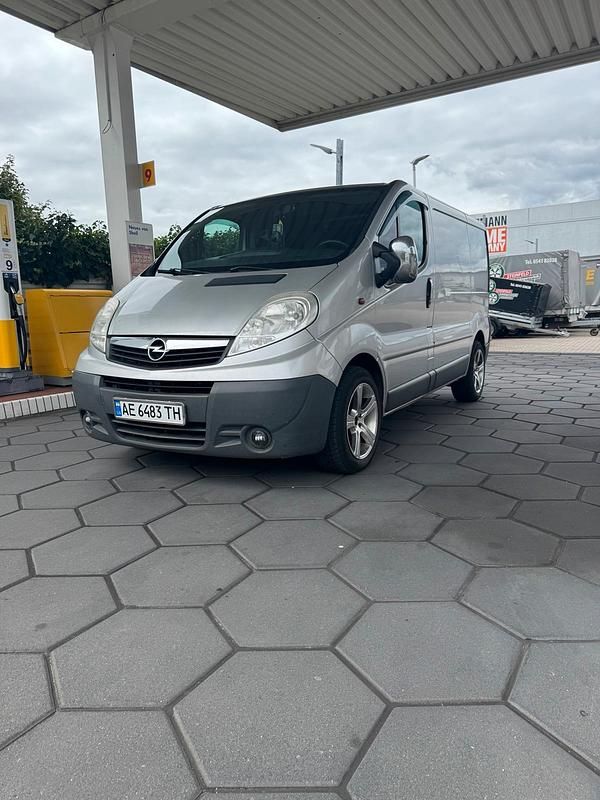 Silber Gebraucht 2013 Opel Vivaro Van | 11.000 € - Bild 1/4