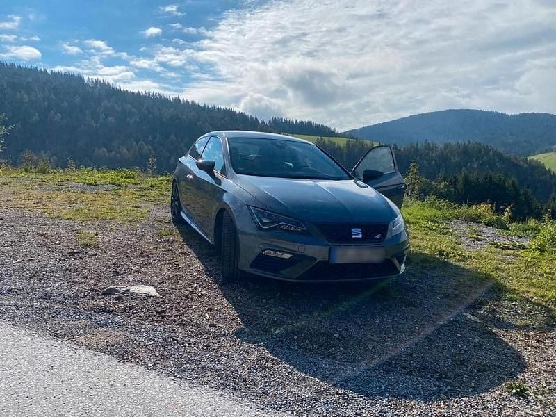 Second-hand Seat Leon SC CUPRA 300 CP (220 kW) 2017 Gri Hatchback