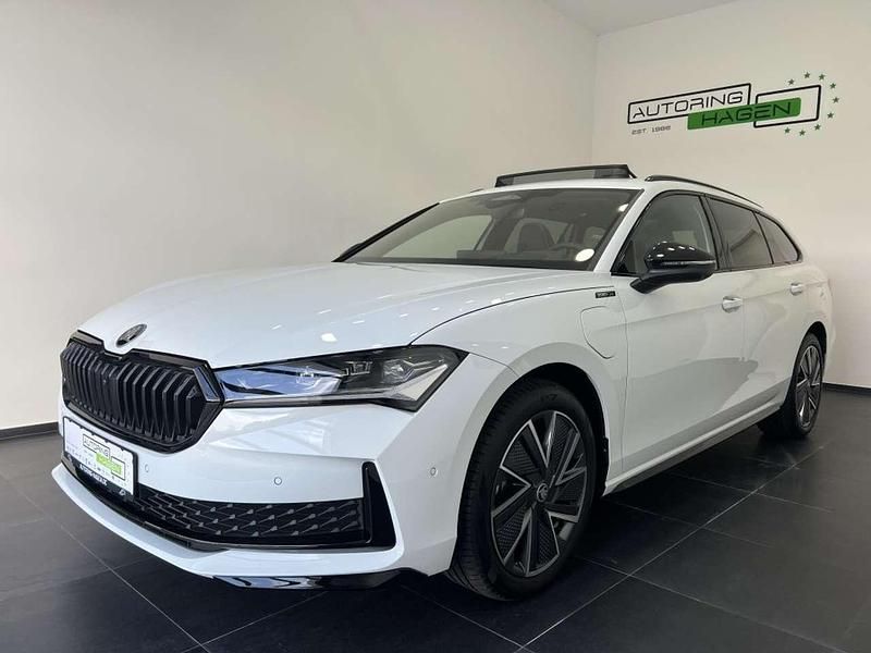 Graphite grau Neu 2025 Skoda Superb SportLine Kombi | 50.985 € (Fairer Preis) - Bild 1/4