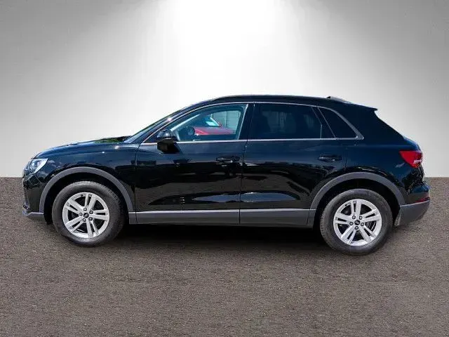 Second-hand Audi Q3 Basis 150 CP (110 kW) 2024 Negru SUV