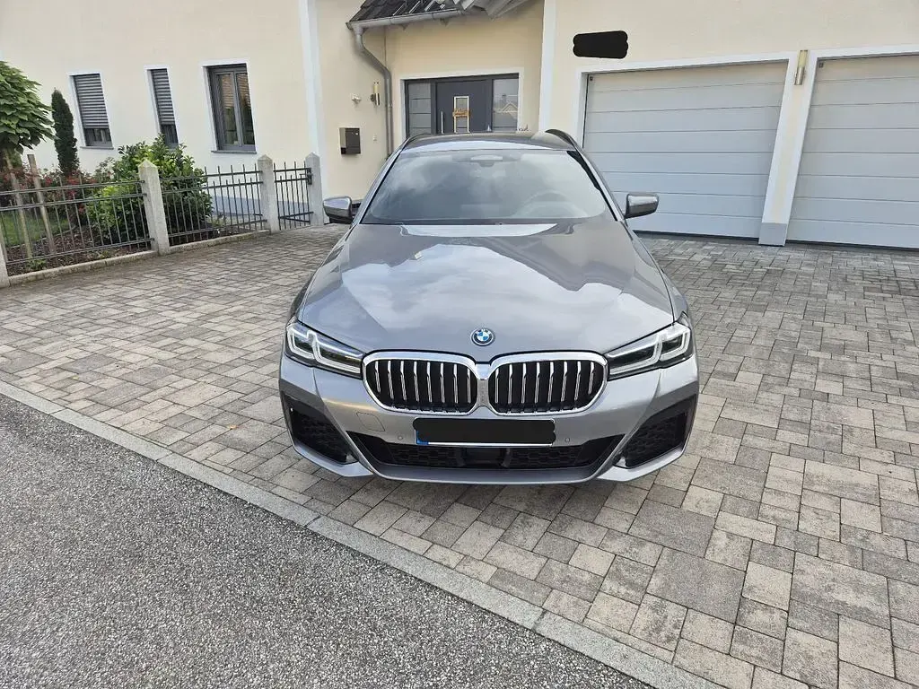 Gebraucht BMW 530e Performance 292 PS (214 kW) 2023 Grau Kombi