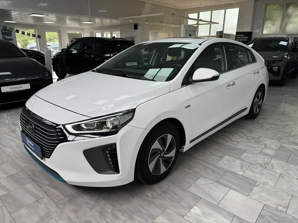 Gebraucht Hyundai Ioniq Style 105 PS (77 kW) 2017 Weiß Kleinwagen