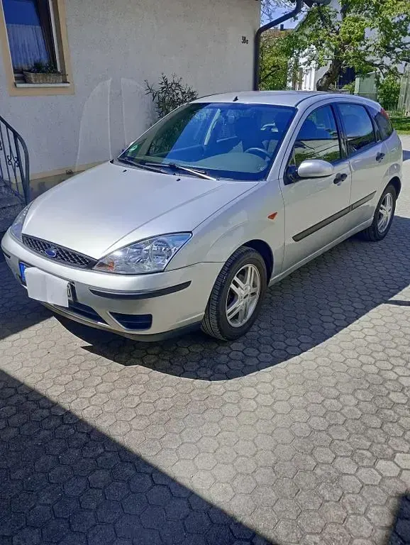 Second-hand Ford Focus 101 CP (74 kW) 2003 Argintiu Berlinǎ