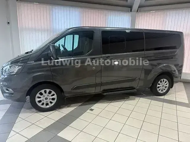 Gebraucht Ford Tourneo Custom 81 PS (59 kW) 2019 Grau Van