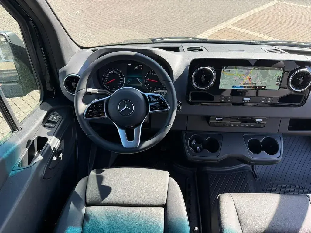 Używany Mercedes Sprinter 170 KM (125 kW) 2023 Czarny Van