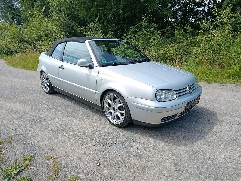 Silber Gebraucht 2000 VW Golf Cabriolet Comfortline Cabrio | 3.700 € (Teuer) - Bild 1/4